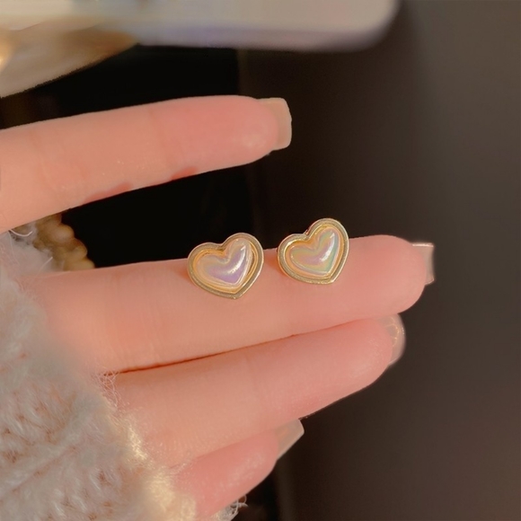 Heart-Shaped 🤍 Earnings - Picture 3 of 4